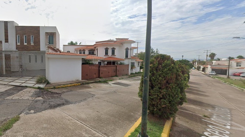 Casa En Remate Bancario En C. Loma Aconcagua, Loma Dorada, Durango, Durango (60% Descuento, Única Oportunidad, Sólo Pago De Contado En 2 Cuotas) ¡gran Oportunidad De Inversión! - Sk12