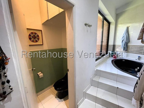 Espectacular Casa, Amplia Y Con Premio De Arquitectura En Santa Paula #25-10888 Ricardo Romero