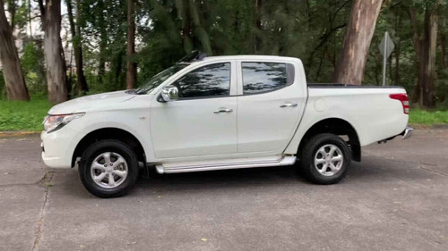 Imagen 6 de 15 de Mitsubishi L200 2017 4p Doble L4/2.5/t Diesel Man 4x4