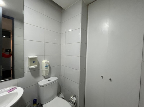 Excelente Oficina Un Ambiente Mas Privado