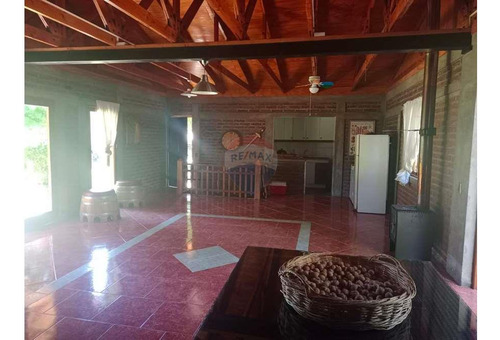 Venta De Hermosa Parcela Con Gran Casa Con Cava!!