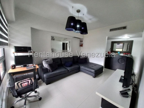 Maria E. Rentahouse Vende Lujoso Y Confortable Apartamento De 195m2 Con Bellas Areas Comunes Bien Reservadas Con Piscina, Caney Y Cancha Deportiva, En Colinas Del Turbio, Lara#25-23505*