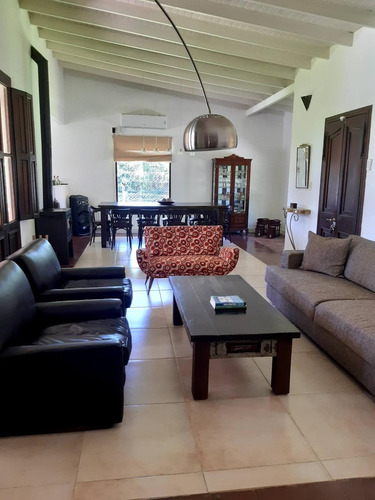 Casa En Venta - 3 Dormitorios 2 Baños - 802mts2 - Pilar