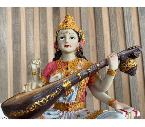 Estatua Imagem Saraswati Resina Deusa Artes 26cm Sarasvati Cor Vermelho