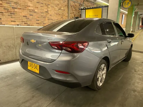 Chevrolet Onix 1.0T Premier Sedan At
