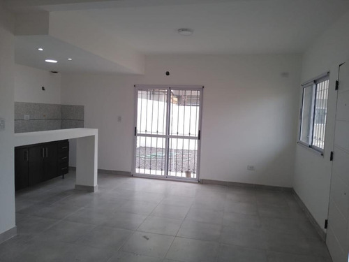 Imagen 3 de 16 de Dúplex De 3 Ambientes Con Patio Y Cochera En Ituzaingó Norte