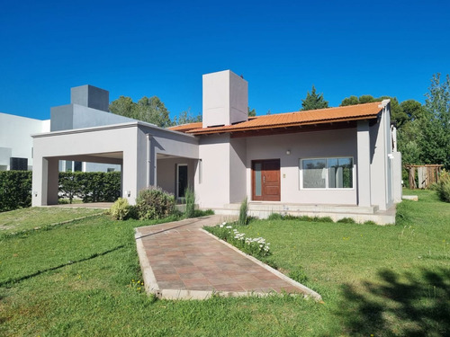 Venta De Casa En Barrio Solares Del Golf