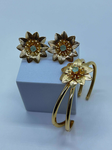 Bracelete Rígido Flor Cbrinco Pedraria Fusion Semijoia Festa Comprimento 6.5 Diâmetro 5 Cm