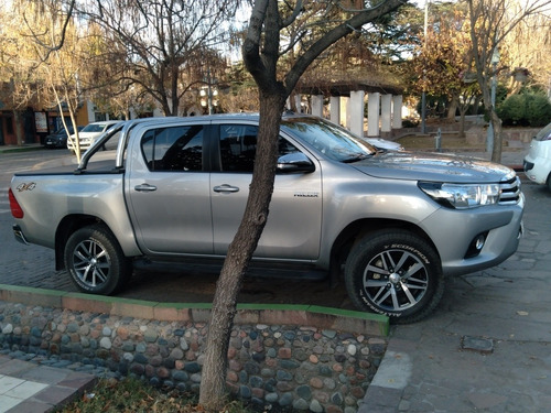 Imagen 2 de 10 de Toyota Hilux 2.8 Cd Srv 177cv 4x4 2016