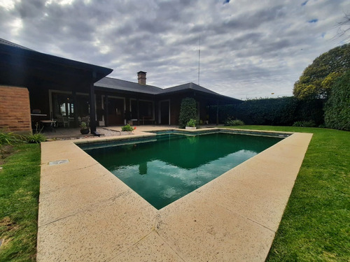 Venta Casa 4 Ambientes La Concepción Con Pileta