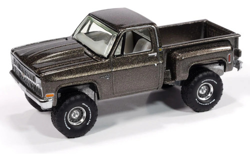 Auto World 1:64 1981 Chevy Silverado Pickup Gris