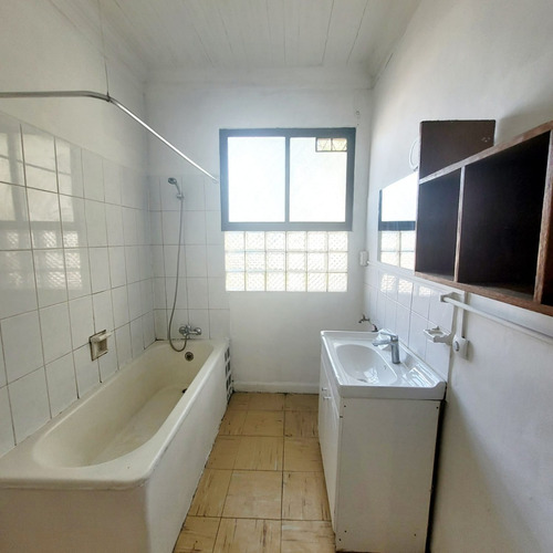 Amplia Casa 5d 2 B En Arriendo, Ñuñoa
