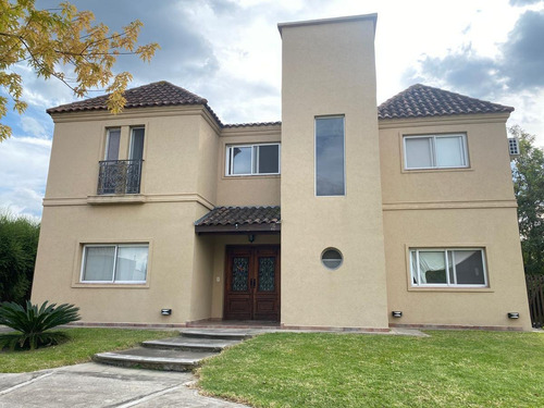 Imagen 2 de 30 de Venta Con Renta | Casa De Dos Plantas | Lote Interno | Cul De Sac - Santa Teresa, Villanueva