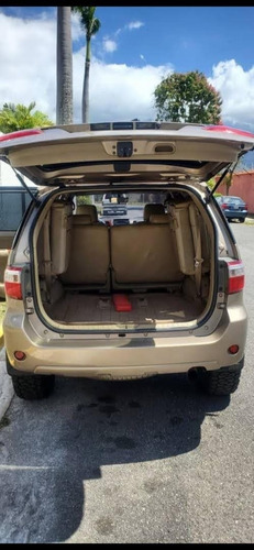Imagen 6 de 8 de Toyota Fortuner 2012