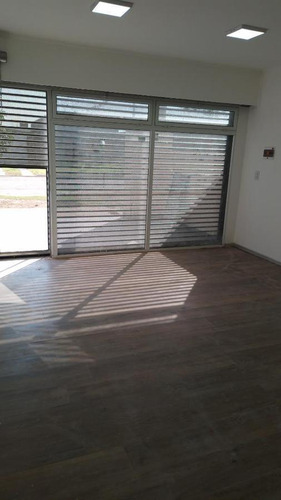 Se Alquila Local Comercial En Ricardone