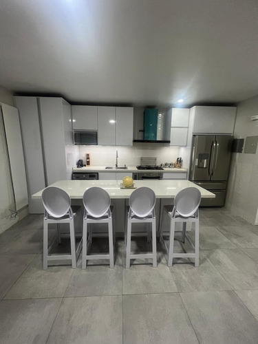 Hermoso Apartamento En Urb. Lomas Del Ávila.