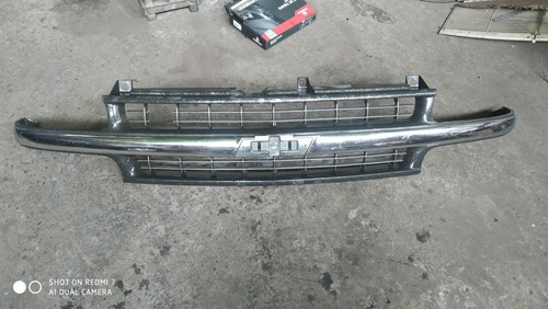 Parrilla Cromada Silverado Con Detalles 2000/2003 (Usado)