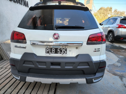 Imagen 8 de 25 de Fiat Palio Weekend Lock 2016