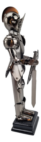 Escultura Cavaleiro Medieval Com Escudo E Espada Em Metal