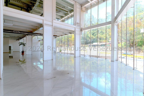 Edif Comercial En Venta Ideal Para Sede Coorporativa (show Room,depositos,oficinas) Fabricantes De Vehiculos,maquinas,equipos De Construccion.el Mejor De La Panamericana 24-26612gm