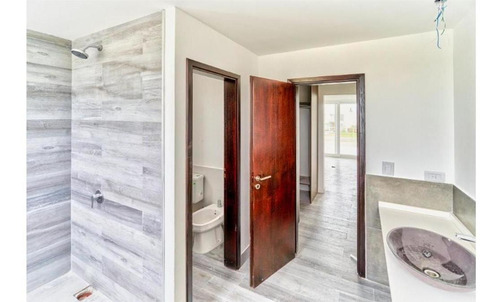 Impecable Casa En Barrio Los Castaños