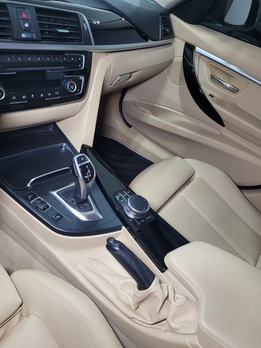 BMW Serie 3 3.0 330i Sedan Sport Line 252cv
