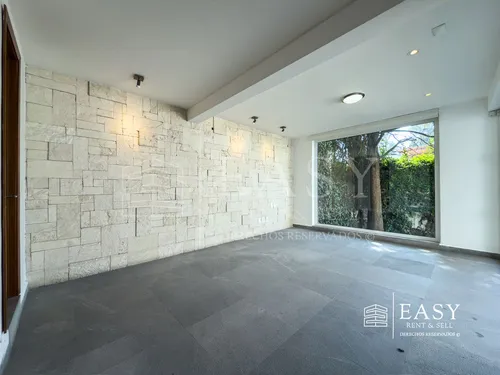Casa De Lujo En Lomas Con Uso Mixto Y Jardín