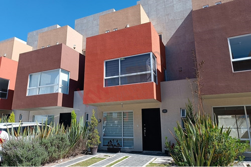 ¡descubre Tu Nuevo Hogar! Casa Moderna De 3 Recámaras, 3 Baños Y Estacionamiento Para 2 Autos...