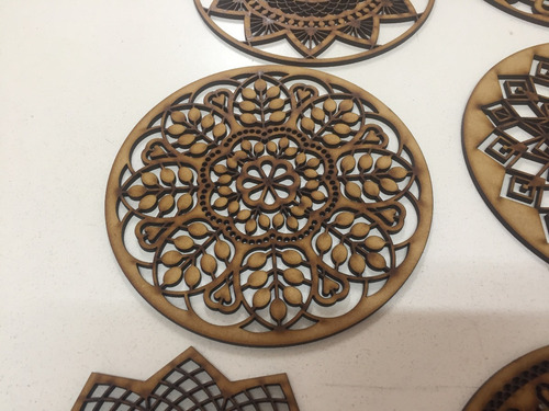 Imagen 5 de 10 de Mandala Souvenir Laser De Fibrofacil Somos Fabricantes 15cm