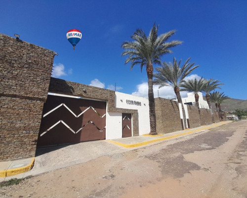 Re/max 2mil Vende Townhouse En Costa Blanca, Guacuco, Mun. Arismendi, Isla De Margarita, Edo. Nueva Esparta