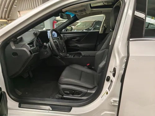 Lexus ES 4p 300H HEV L4/2.5 Aut