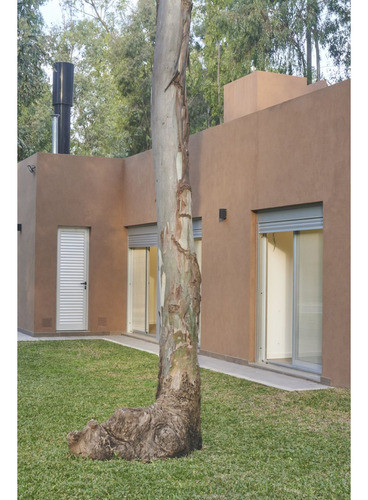 Casa De 3 Dormitorios Con Cochera, Galería Y Piscina