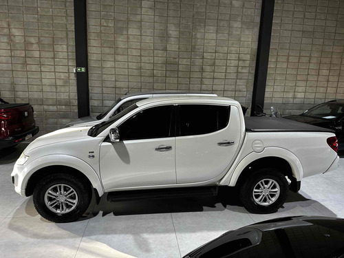 Mitsubishi L200 Triton 3.5 HPE 4X4 CD V6 24V FLEX 4P AUTOMÁTICO