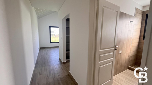 Casa 3 Dormitorios Y Playroom En Santo Tomás Pilar