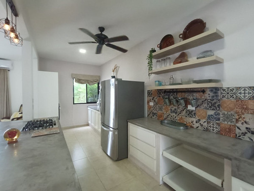 Venta De Casa De Un Piso En Baspul De 3 Recámaras, Semi Amueblada