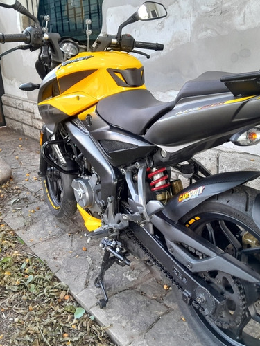 Rouser Ns 200