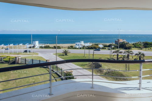 Imagen 3 de 30 de Excelente Penthouse 4 Dormitorios En Venta Frente Al Mar - Playa Mansa - Punta Del Este Pinares