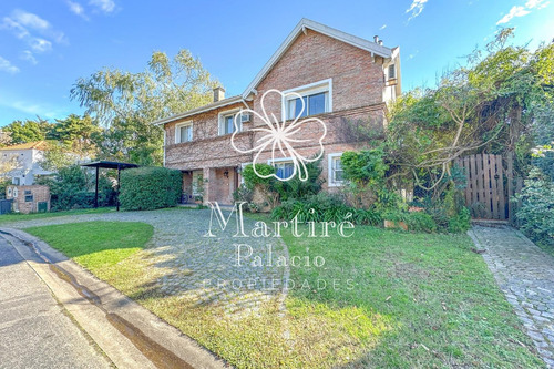 Casa En Venta, 5 Habitaciones, Punta Chica Dentro De Barrio Cerrado