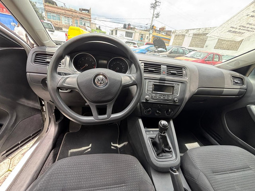 Volkswagen Jetta 2.0 L4 Mt