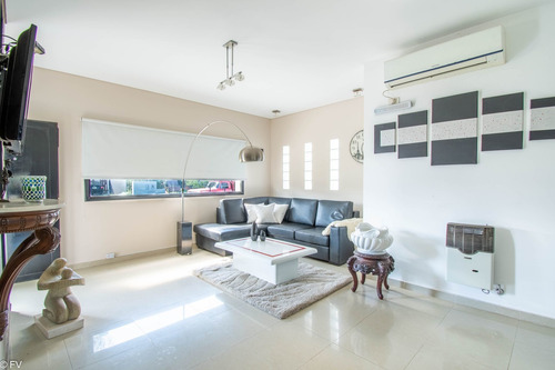 Casa En Venta En Cantegril Funes Con Piscina