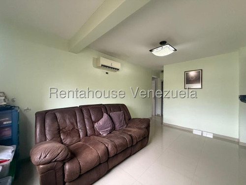 Aslibel Meléndez Vende Amplia Casa Al Este De Barquisimeto.
