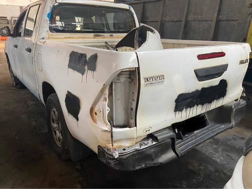 Imagen 4 de 9 de Toyota Hilux Chocada 2.4 2018 Al Día Para Transferir