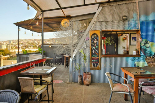 Vendo Increíble Restaurant Con Hostal En Cerro Alegre 