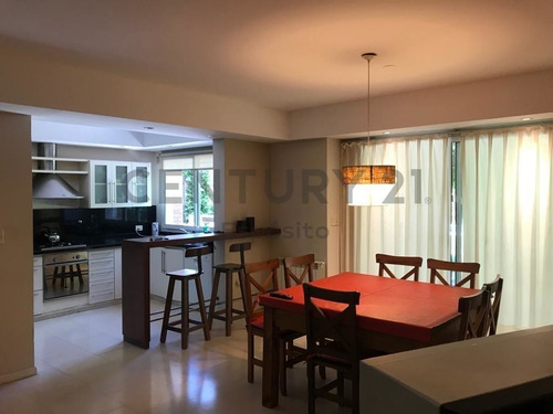 467 Y 148. Casa En Venta En Grand Bell I, De 3/4 Dormitorios.