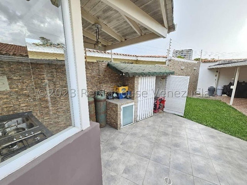 Se Vende Casa Quinta San Jacinto Maracay 24-10972 Ec