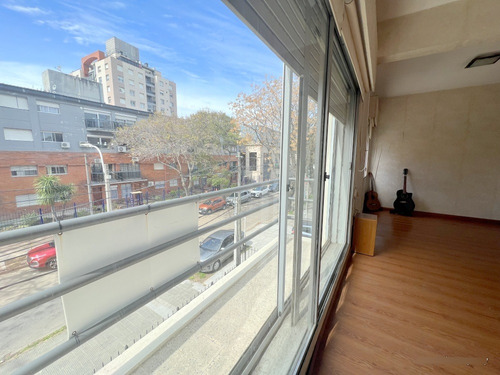 Venta Hermosa Casa De Altos, La Blanqueada, 2 O 3 Dormitorios, Al Frente, Balcón, Terraza, Sin Gastos Comunes, Independiente, Divina