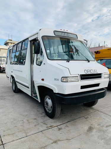 Imagen 3 de 15 de Microbus Ford Prisma Iv