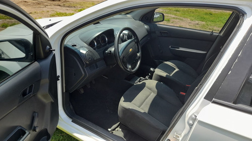 Imagen 10 de 15 de Chevrolet Aveo 2018 1.6 Ls Mt