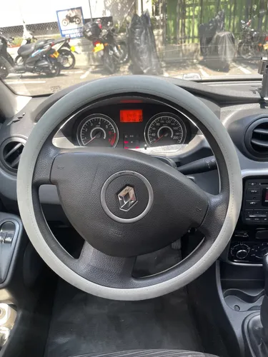 Renault Logan 1.6 expression.