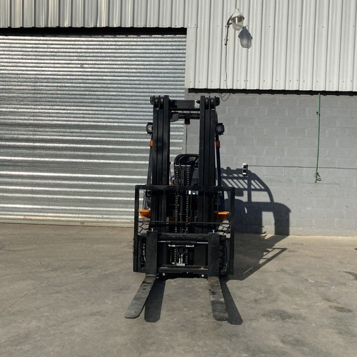 Autoelevador 2500kg 2.5 Toneladas Triple Torre 4.5m